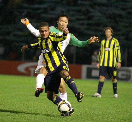 Sivasspor, Ankaraspor ve Beşiktaş'ın ardından Türkiye Kupası'nda son yarı finalist Bursaspor'u yenen Fenerbahçe oldu