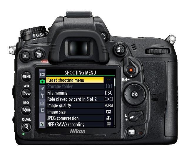 Nikon D7000 - Full HD desteği ve çift bellek kartı yuvasıyla sınırsız bellek kapasitesi (yakında 2TB'a kadar destekleyecek) makinenin en çarpıcı yönlerinden.