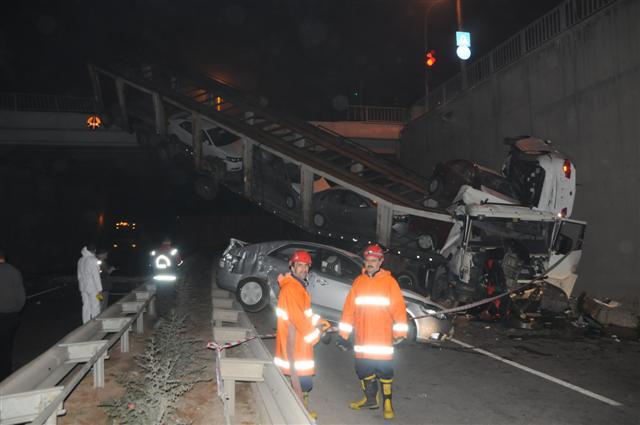 Şanlıurfa'da TIR Alt Geçide Uçtu