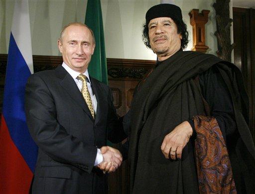 Kaddafi'nin çadırında çay keyfi