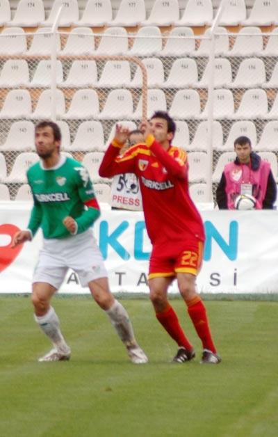 Süper Lig'de, Adana 5 Ocak Stadı'nda oynanan Kayserispor-Bursaspor maçı başladığı skorla sona erdi.