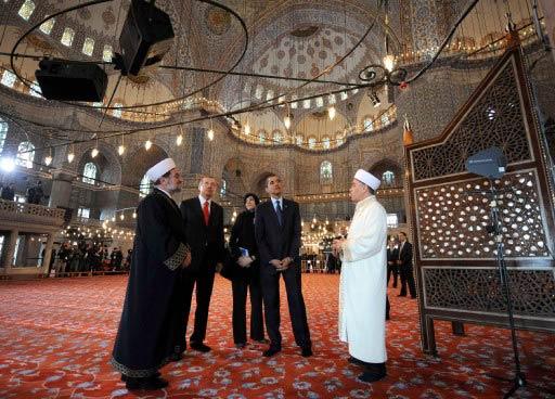 ABD Başkanı Barack Obama, Başbakan Recep Tayyip Erdoğan ile birlikte Ayasofya Müzesi'ni ve Sultan Ahmet Camii'ni gezdi.