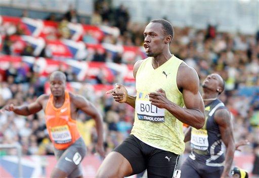 Londra Grand Prix'inde gözler 100 metre finalindeydi. Jamaikalı atlet Usain Bolt ile eski rekortmen Asafa Powell karşı karşıya geldi. Yeni rekor çıkmadı ama Bolt rahat kazandı.