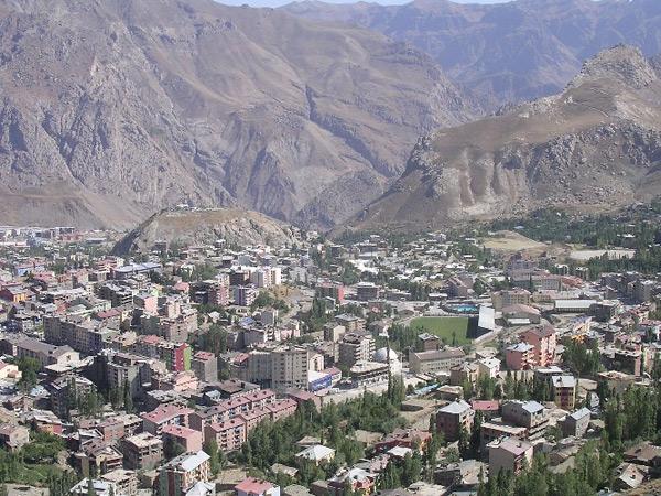 <p><strong><span style="color: #0000ff;">Hakkari :</span></strong> 272 Bin 165</p>