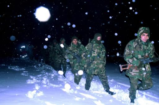 BBP lideri Yazıcıoğlu'nu taşırken düşen hekikoptere ulaşma çabaları aralıksız sürüyor. Helikopter için adeta bir ordu seferber edildi...
