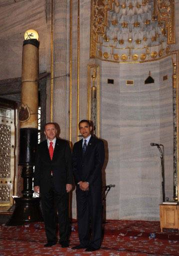 ABD Başkanı Barack Obama, Başbakan Recep Tayyip Erdoğan ile birlikte Ayasofya Müzesi'ni ve Sultan Ahmet Camii'ni gezdi.