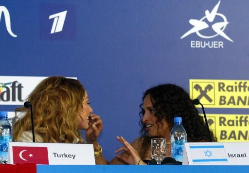 Eurovision'daki temsilcimiz Hadise, ilk yarı final elemesini geçerek Cumartesi günü Türkiye'yi finalde temsil edecek..