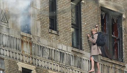 Doğumu nedeniyle çekimlerine yeni başlanan "Tuz", "Salt" adlı filmin setinde görüntülenen Angelina Jolie, neden aksiyon filmlerinin aranan oyuncusu olduğunu bu filminin çekim aşamasındaki perfonmansı ile bir kez daha gözler önüne serdi.