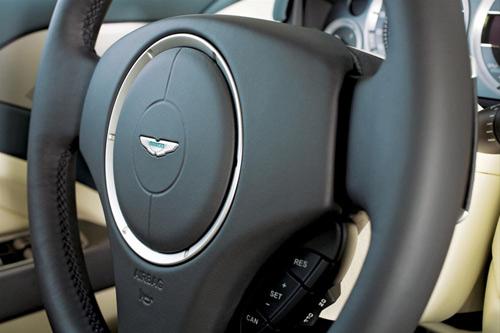 <strong>Teknik Özellikler: </strong><br><br>
Konfigürasyon: Önden motorlu, arkadan itişli sedan Motor: 6 litrelik V12 Şanzıman: 6 ileri Touchtronic otomatik Beygir Gücü: 470 hp 6000 d/d Tork: 443 ft lbs 5000 d/d Ağırlık: 1955 kg 0-100 km/s hızlanma: 5 saniye Maksimum Hız: 305 km/s
Fiyatı: 210.000 $