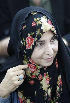 Mür Hüseyin Musavi'nin eşi Zahra Rahnavard, Ahmedinejad ile girdiği polemikle İran'ın gündemine oturdu.