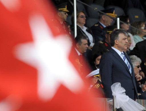 19 Mayıs Atatürk'ü Anma ve Gençlik ve Spor Bayramı, yurt genelinde törenlerle kutlandı. Ankara'da bayram Cumhurbaşkanı Gül'ün de katıldığı törenle, 19 Mayıs Stadyumu'nda kutlandı.