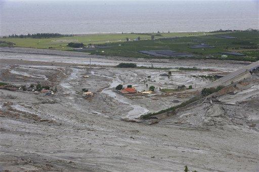 Tayvan'da Morakot tayfunun yol açtığı çamur selinin yuttuğu köyde en az 600 kişinin akıbeti bilinmiyor. Köyde yaşaların en az yarısının çamur altında kaldığı sanılıyor