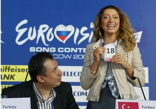 Eurovision'daki temsilcimiz Hadise, ilk yarı final elemesini geçerek Cumartesi günü Türkiye'yi finalde temsil edecek..