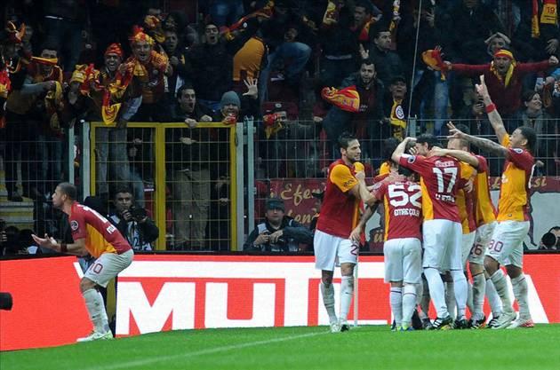 Fenerbahçelilere "Anı yaşayın" demişler, yıllardır 6-0 yendiginiz anı yaşıyorsunuz. Yine başladınız geçmişe yolculuğa. İyi yolculuklar????