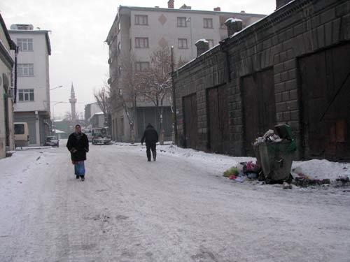 Romanlara, şiirlere, filmlere konu alan ve Orhan Pamuk ile Nobel'le taçlanan Kars'ın meşhur kar manzalarından bir demet. Fotoğraflar: Bünyamin Yılmaz - Yaşar İliksiz