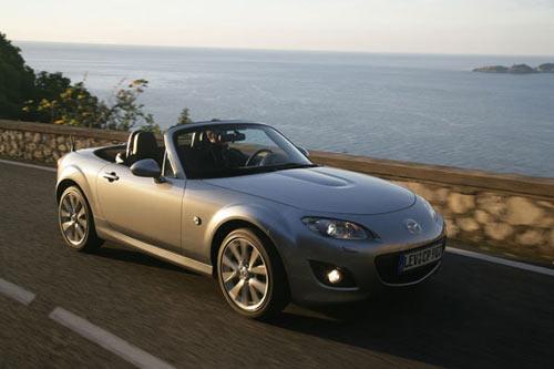 Dünya'nın en çok satan iki kişilik spor otomobili Mazda MX 5