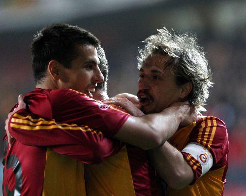 Galatasaray ilk yarısını 2 farklı önde kapattığı maçın ikinci yarısında oldukça zorlandı. Maç fazlasıyla 3. sıraya yükseldi.