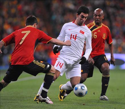 A Milli Takım, 2010 Dünya Kupası Avrupa Elemeleri 5. Grup'taki 5. maçında İspanya ile karşılaştı. Maçın ikinci yarısında gelen tek gol skoru da belirledi.