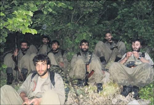 Terör örgütü PKK'nın Karadeniz grubunda yer alan bir teröristin teslim olmasıyla, bölgedeki eylem gruplarına ait fotoğraflar ortaya çıktı.