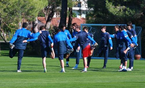 Turkcell Süper Lig'de mücadele eden Trabzonspor, ikinci yarı hazırıklarına devam ederken, futbolcular Belek'teki güneşli havanın da tadını çıkarıyorlar...