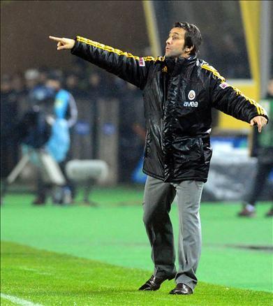 Hafta içinde UEFA'ya veda eden G.Saray, zirve yolunda tüm rakiplerinin puan kaybettiği haftayı mağlubiyletle kapattı.