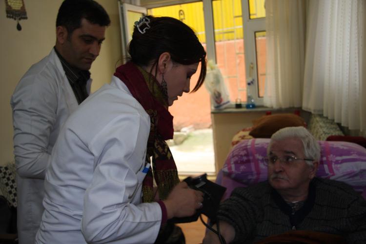 <li>Öğrencilere, İETT şoförlerine, müftülüklere "Özürlülük Bilinci" eğitimi veriliyor. Bugüne kadar 188 bin 342 kişiye "Özürlülük Bilinci" semineri verildi.</li>
<li>İşitme, süreğen, görmei ortopedik özürlü çocuklar için yaz okulu eğitimi(model uçak, reim, halk oyunları, origami, el becerileri, güvenli yaşam, trafik, tiyatro, türkçe, matematik) dersleri veriliyor. Her yıl 250 çocuk yaz okulu eğitimi alıyor.<br /><br />