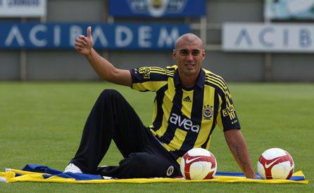 Fenerbahçe, Sivasspor'dan transfer ettiği savunma oyuncusu Fabio Alves Da Silva (Bilica) ile 3 yıllık sözleşme imzaladı. Bilica, Fener'i kariyerinin doruk noktası olarak gösterdi.