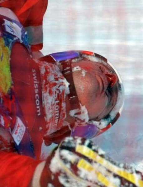 İsviçreli kayakçı Daniel Albrecht, Avusturya'nın St. Johann kentinde yaptığı antrenman sırasında 40 metre yükseklikten yere çakıldı.