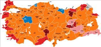 2004 yılında yapınan 2004 yerel seçimlerinde, İl Genel Meclisi seçim sonuçlarına göre yüzde 41.67'lik oyla birinci parti olan AK Parti, belediyeler bazındaki sonuçlara göre ise 1.950 belediye kazandı. 15 Büyükşehir Belediyesi'nden 11'ini de kazanan AK Parti, Ege ve Güneydoğu Anadolu'daki bazı il belediyeleri hariç tüm Türkiye'de başarılı oldu.