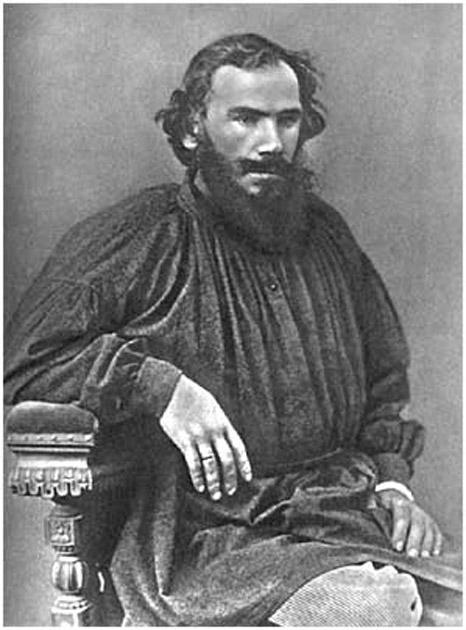 Tolstoy, bütün arazilerini satınca sefalete düştü. Bu trajedide mutsuz geçen evliliğinin payı da büyüktü.