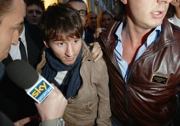 Messi, Barcelona'dan 10 milyon avro, reklamlardan 20 milyon avro ve diğer finans işlerinden aldıklarıyla 2010 yılında toplam 31 milyon avroluk gelirle ilk sırada yer aldı.