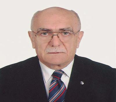 İnşaat firmalarının sicil kaydı tutulmaya başlayacak<br><br>
<strong>İBRAHİM DUMANKAYA / İNŞAAT MALZEMELERİ MESLEK KOMİTESİ: </strong> Atalarımızın Dünyada mekân, ahirette iman diye bir lafı var. Biz dünyada mekân üretiyoruz. Şu anda mekân üretmede sıkıntılar var. Yabancılara konut satışı, mütekabiliyet konusu var. Biz konut alanlara bankalardan kredi alıyorduk. Güzel satışlar oluyordu. Bankalar faizleri yükseltince vatandaş kredi almaya zorlanıyor. Deprem konusu özellikle İstanbul için çok önemli; çünkü İstanbul Türkiyenin yarısı. Oda olarak bu konuya çok önem vermemiz gerekir. 1 Ocaktan itibaren inşaat firmalarının sicil kaydı tutulmaya başlayacak. Daha çok kontrol edilsin, rekabet daha çok artsın, daha iyi, daha kaliteli inşaat yapılsın. Sicil kaydı tutulurken, Bakanlık neler diyorsa, onlar çıkıyor. Biz uygulamacıyız. Oda buna el atmalı. İnternetten de sicil kaydının başlatılması lazım. Konutta bütün sektörler pay sahibidir.
İnşaat sektörüne mutlaka eleman yetiştirilmesi ve gerçek sertifika verilmesi gerekir. Bunun için gayret etmeli, okullar açmalıyız. Kentsel dönüşümde, müteahhit sicillerini, kredileri, yabancılara mal satışını gündeme getirmek lazım.