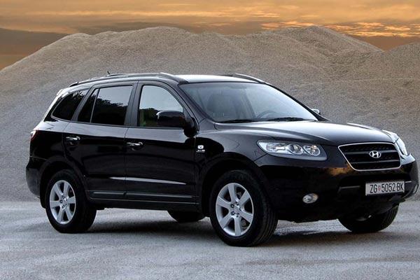<strong>HYUNDAI: </strong>Markanın i serisinin küçük SUV modeli ix35'te 1.6 litrelik benzinli motor seçeneği sunuluyor. 135 beygir güç ve 165 nm tork üreten bu motor, 100 kilometrede ortalama 6.8 litre yakıt tüketiyor. 54 bin 900 liradan başlayan fiyatlarla sunulan araç önden çekişli.<br /><br />