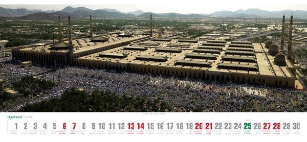 Usta Fotoğrafçı Orhan Durgut'un Mekke ve Medine'de çektiği 17 fotoğraftan oluşan ve sadece 250 adet basıldığı belirtilen 2009 takvim, sadece bu sene değil koleksiyonlar için yıllarca önem arzedecek gibi...