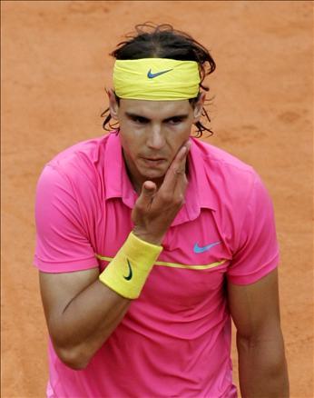 Pariste Roland Garros santrkortunu dolduran on binlerce seyirci, tarihi bir maça tanıklık ettiler ve Nadalın Fransa Açıka tarihi vedasını seyrettiler. 1 Numara Nadal sürpriz bir şekilde elendi