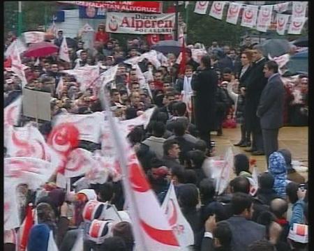 BBP'nin İstanbul mitingi: Partisinin İstanbul mitinginde vatandaşlara hitap eden BBP Genel Başkanı Muhsin Yazıcıoğlu'nun hedefinde de hükümet vardı.