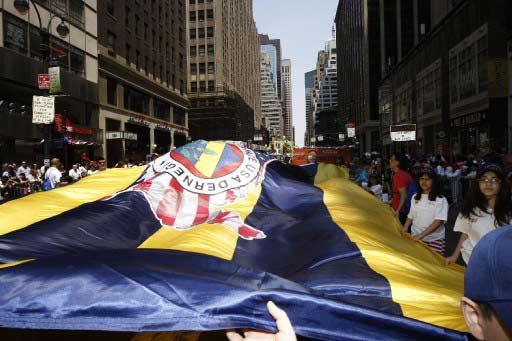 New York'ta 28'inci geleneksel Türk Günü Yürüyüşü ve Festivali büyük bir coşkuyla yapıldı. Törenlere F.Bahçe, G.Saray, Beşiktaş, Trabzon ve Karşıyaka taraftarları damga vurdu.