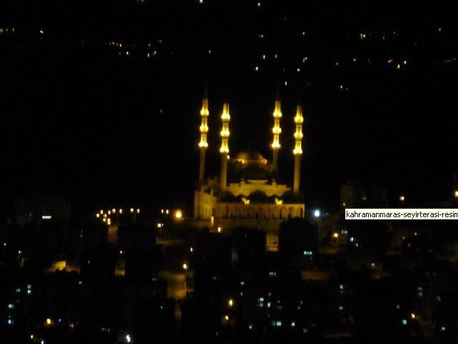 Kahramanmaraş, Abdulhamithan Mahallesi'nde kente hakim bir noktada bulunan cami, hayırsever iş adamı ve vatandaşların da yardımıyla 18 yılda tamamlandı.