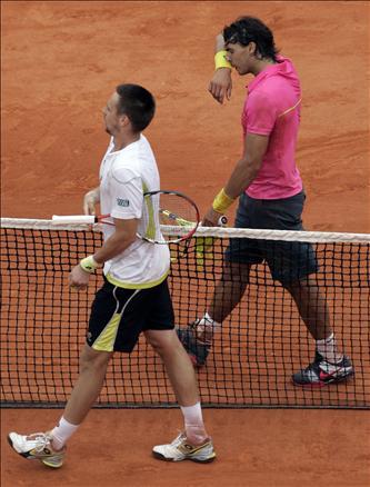 Pariste Roland Garros santrkortunu dolduran on binlerce seyirci, tarihi bir maça tanıklık ettiler ve Nadalın Fransa Açıka tarihi vedasını seyrettiler. 1 Numara Nadal sürpriz bir şekilde elendi