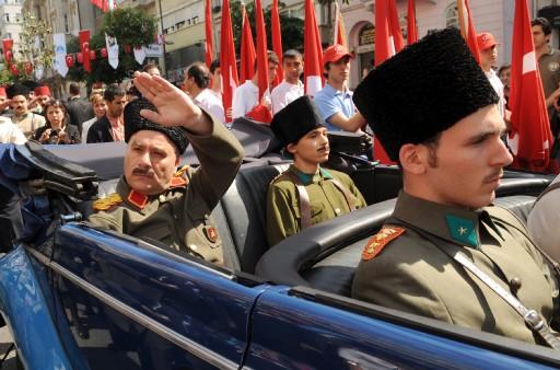 ustafa Kemal Atatürk'ün 90 yıl önce 16 Mayıs 1919'da Şişli'deki Atatürk Müzesi olan evinden yola çıkışı canlandırıldı.