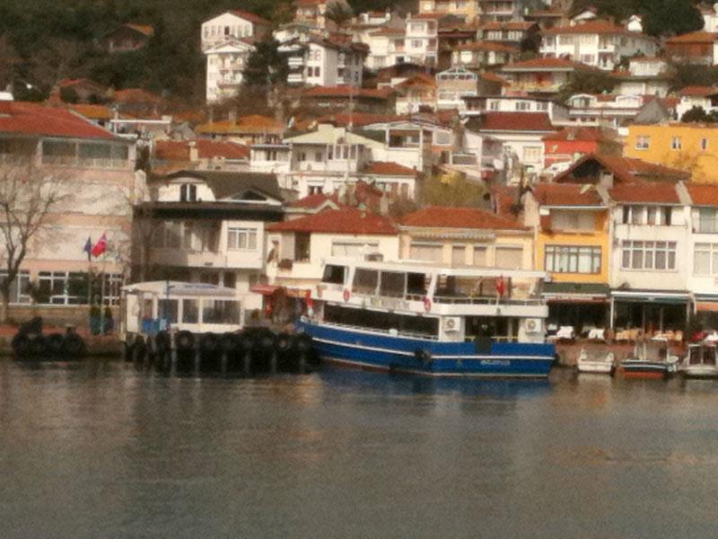Gemi Kadıköyden sonra dört adaya yolcu indiriyor.
