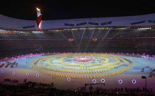 29. Yaz Olimpiyat Oyunları, ''Kuş Yuvası'' olarak adlandırılan 90 bin kişilik Ulusal Stat'ta düzenlenen görkemli bir törenle sona erdi.