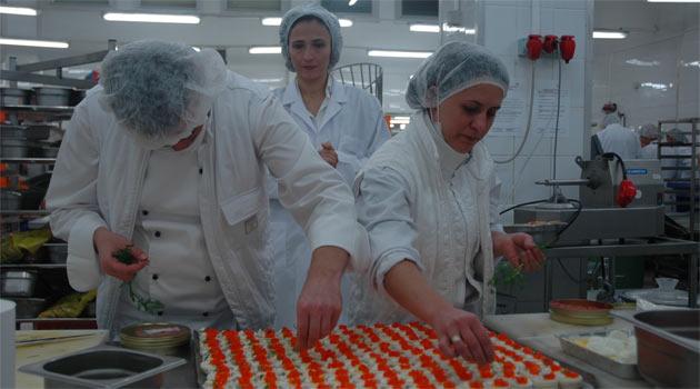 THY, Atatürk Havalimanı'ndaki Turkish Do&Co, THY Teknik, Uçuş Eğitim Akademisi ve Eğitim Başkanlığı birimlerini, çalışma ortamlarını ve buralarda yapılan işleri gazetecilere tanıttı.