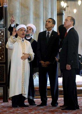 ABD Başkanı Barack Obama, Başbakan Recep Tayyip Erdoğan ile birlikte Ayasofya Müzesi'ni ve Sultan Ahmet Camii'ni gezdi.