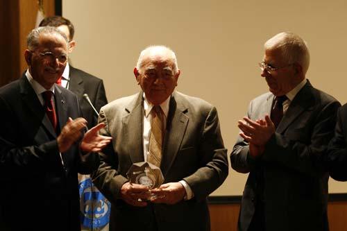 Türk-Arap İlişkileri Sempozyumu plaket töreni