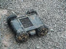 Armadillo V2 küçük, hafif, ve atış mümkün robot.
Mikro İnsansız Kara Aracı (MUGV)tehlikeli bir alan ya da ulaşılmaz hedefler için gözetim sağlamak amacıyla tasarlanmıştır.Uzaktan kumandalı, ses sensörü yeteneği,Merdiven/engel tırmanma kiti ve daha birçok özelliği bulunuyor..
