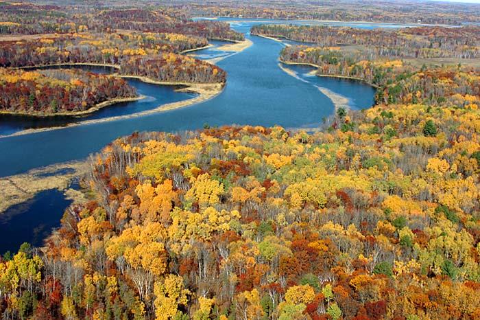 Mississippi Nehri ve Sonbahar<br><br>
Mississippi Nehri, sonbaharda bir başka güzel. Sizce?