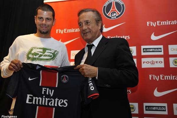 Fenerbahçe ile yollarını ayırarak Fransız ekibi PSG ile anlaşan Kezman 14 numaralı formayı giyecek