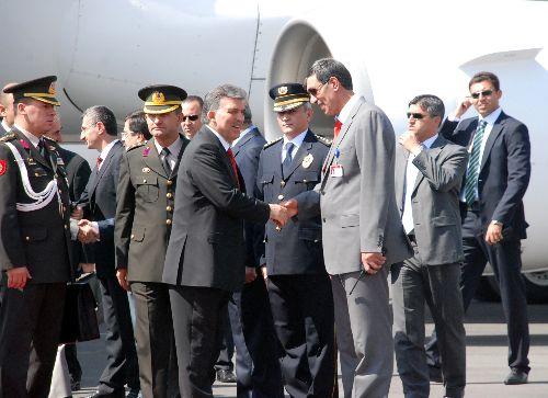 Cumhurbaşkanı Abdullah Gül, özel uçak ''ANA'' ile geldiği Muş'ta törenle karşılandı