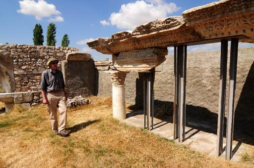 ''İkinci Efes'' olarak nitelendirilen Aizanoi Antik Kenti'ndeki kazılar sürerken antik kent çevresindeki evlerin restorasyonu da tamamlanıyor.